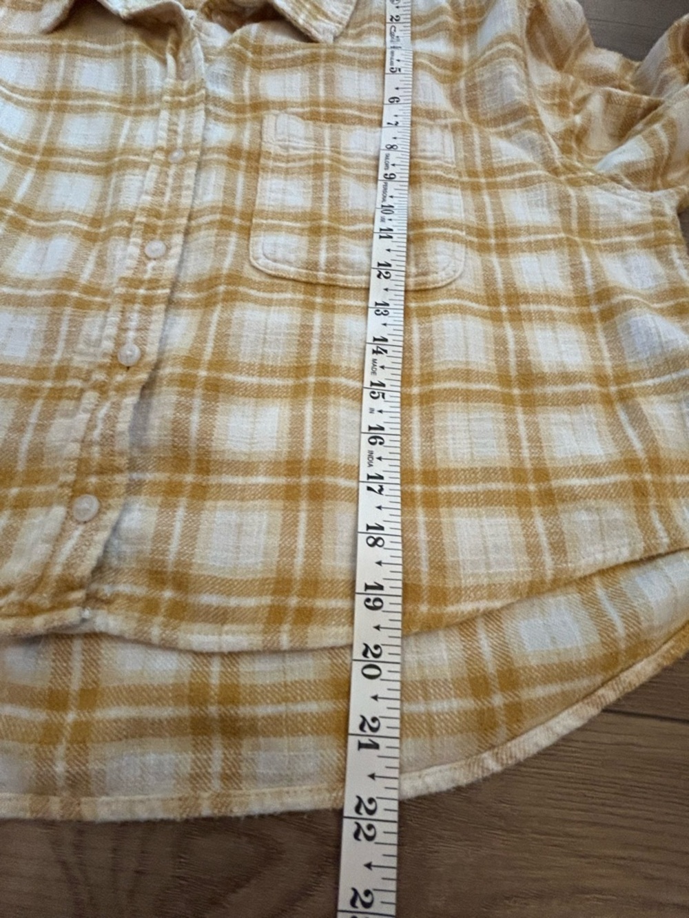 American Eagle Cropped Mustard Plaid Distressed Elbow Flannel Shirt L - Picture 4 of 5
